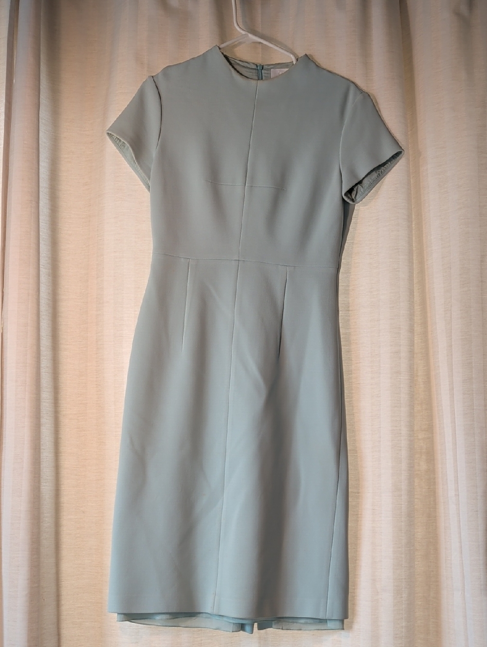 Elegant Sage Green Short-Sleeve Sheath Dress